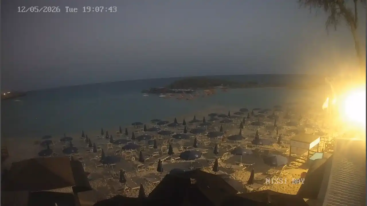 Webcam snapshot from :city — May 12, 2026 17:00