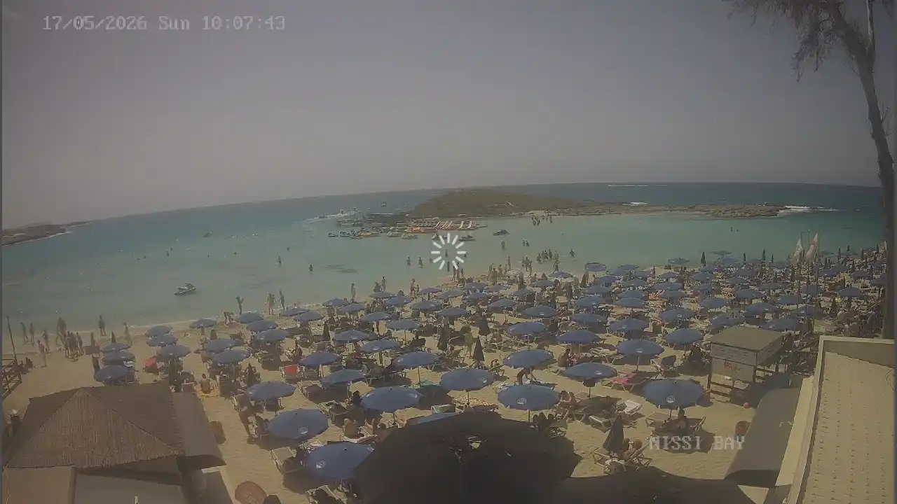 Webcam snapshot from :city — May 17, 2026 08:00