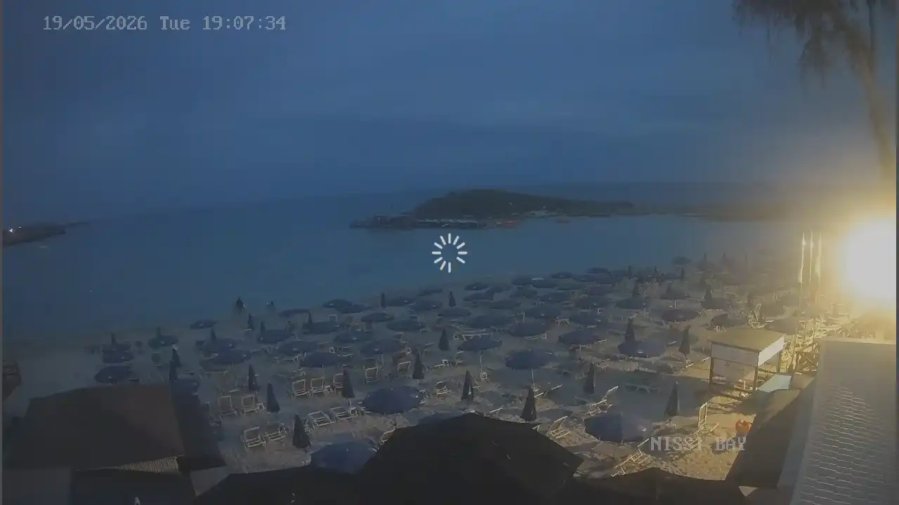 Webcam snapshot from :city — May 19, 2026 17:00