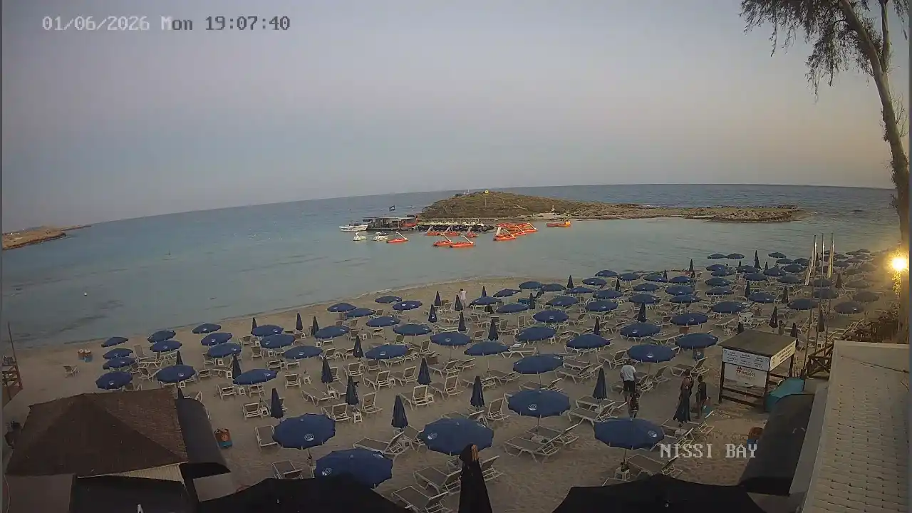 Webcam snapshot from :city — June 1, 2026 17:00