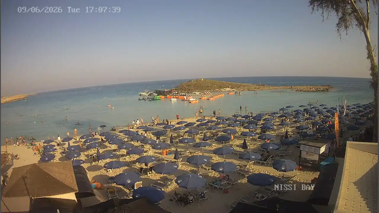Webcam snapshot from :city — June 9, 2026 15:00